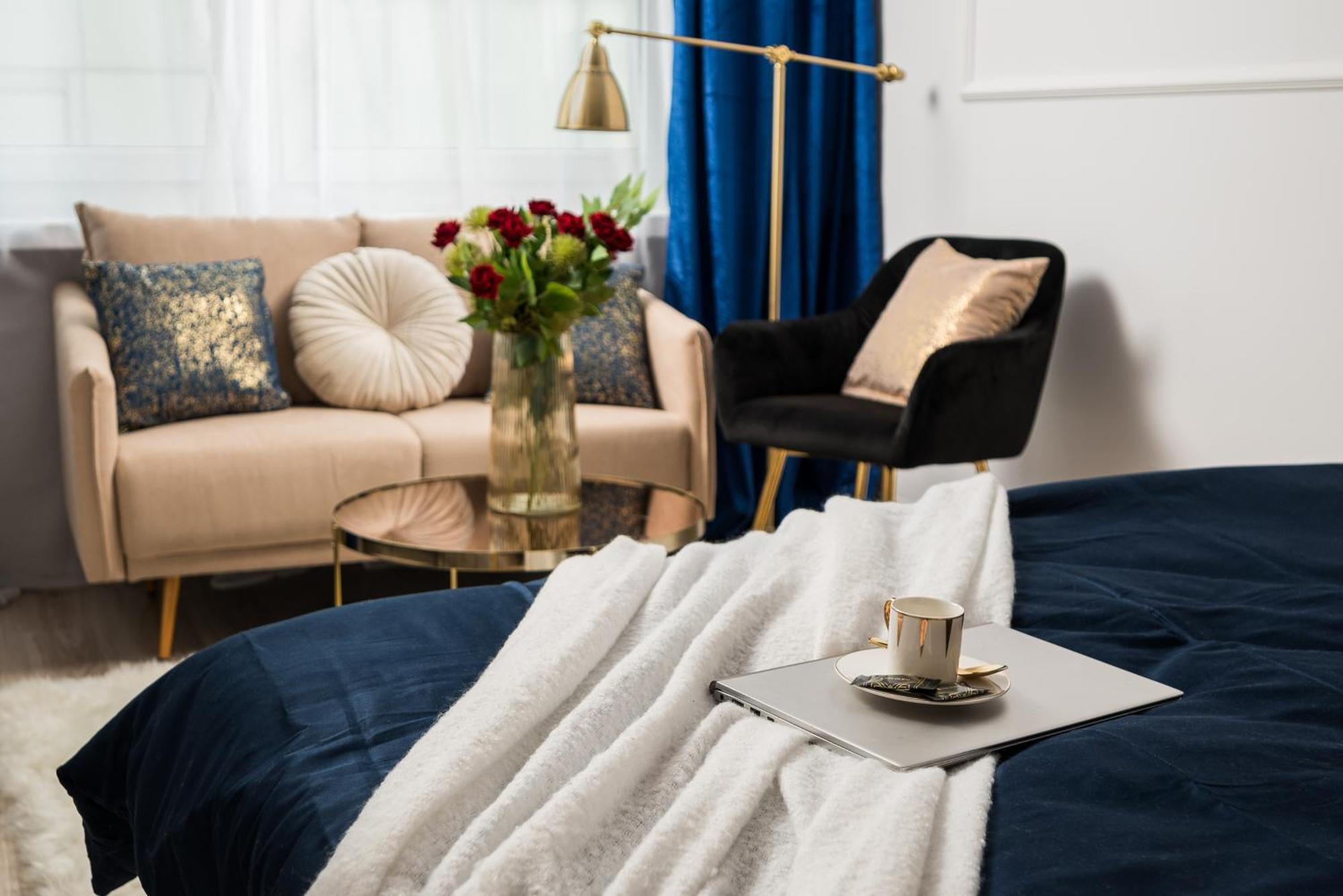 Stunning 2-br Palace In The Window, Air-conditioning 500m To Station Apartmán