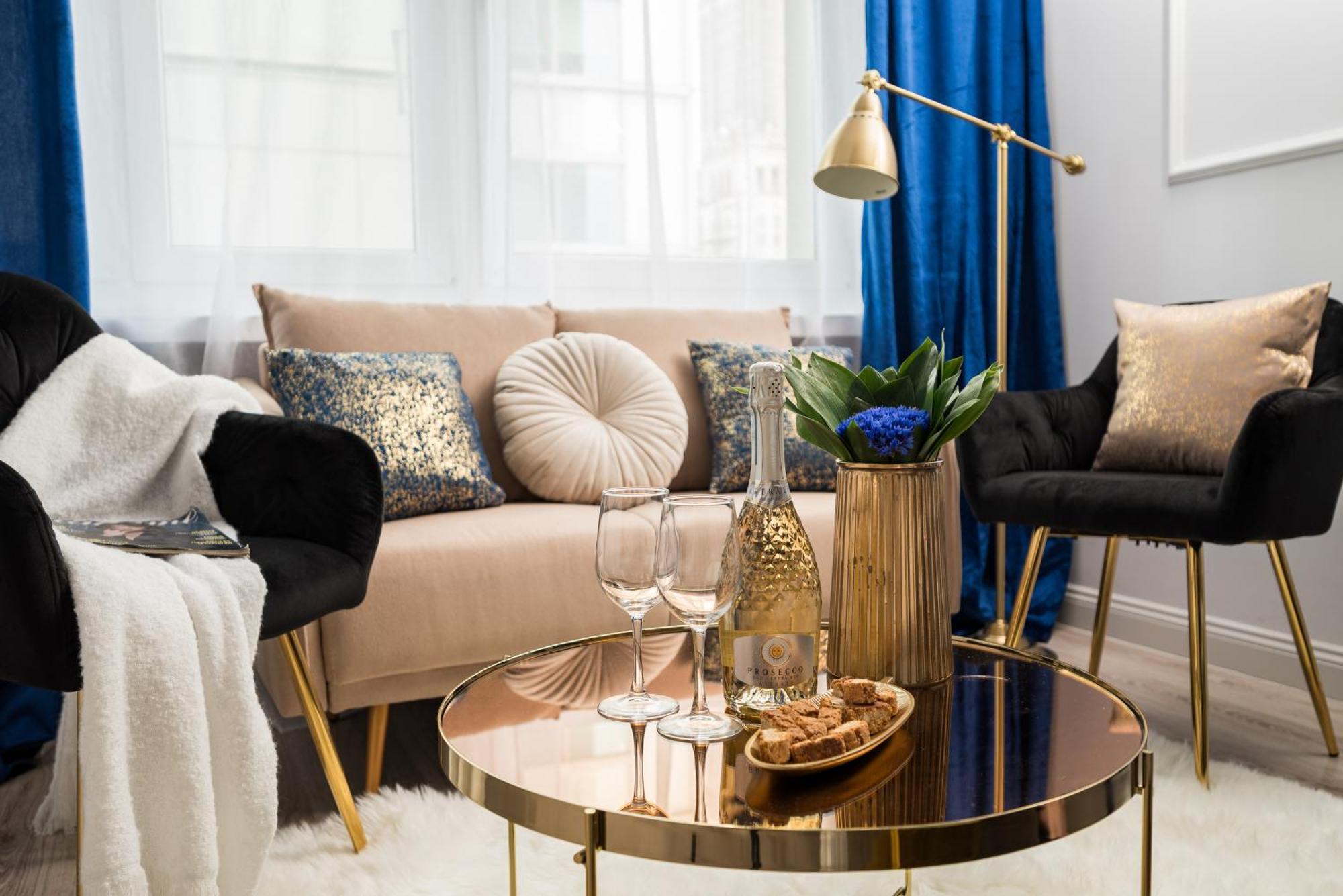 Stunning 2-br Palace In The Window, Air-conditioning 500m To Station Apartmán